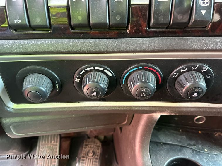 image for item YA0570 2018 Kenworth W900 semi truck