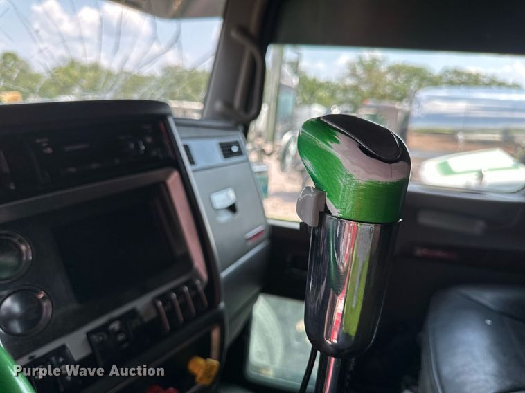 image for item YA0570 2018 Kenworth W900 semi truck