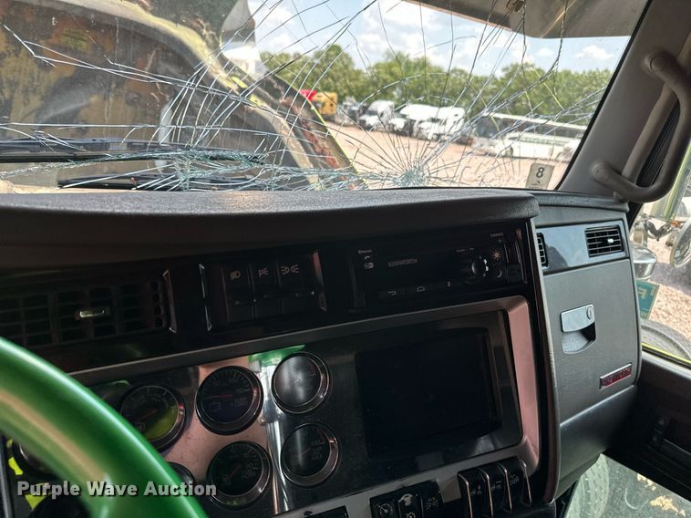 image for item YA0570 2018 Kenworth W900 semi truck