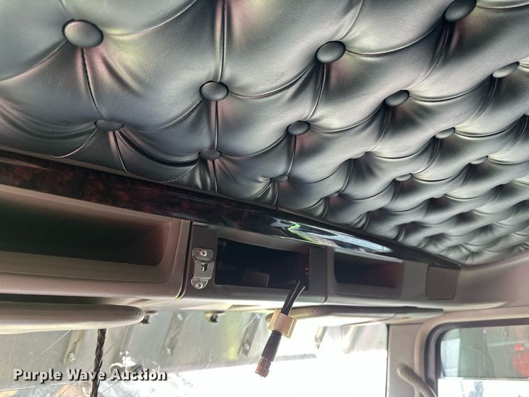 image for item YA0570 2018 Kenworth W900 semi truck