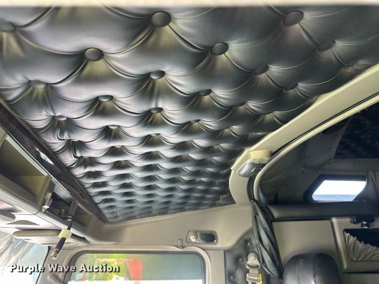 image for item YA0570 2018 Kenworth W900 semi truck