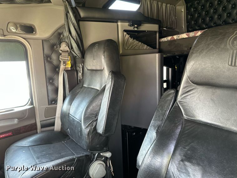 image for item YA0570 2018 Kenworth W900 semi truck