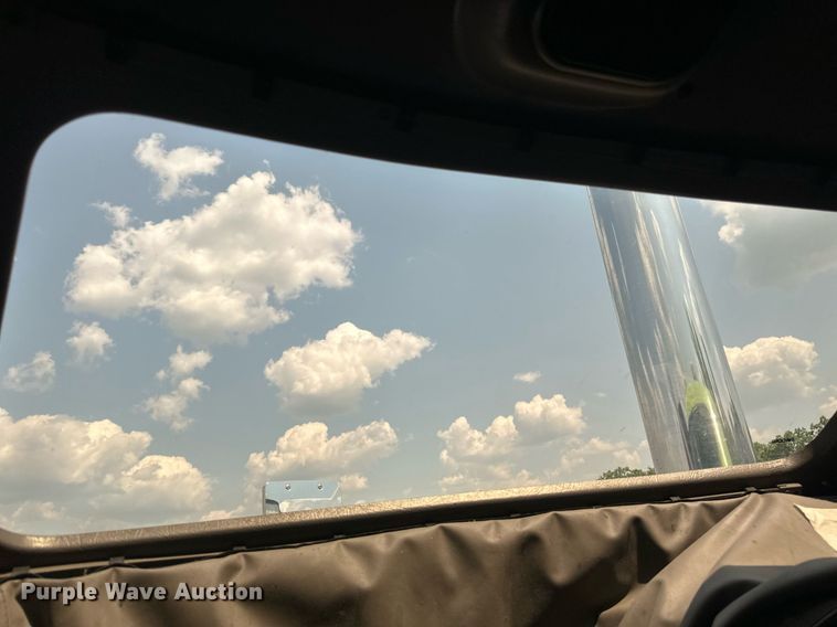 image for item YA0570 2018 Kenworth W900 semi truck