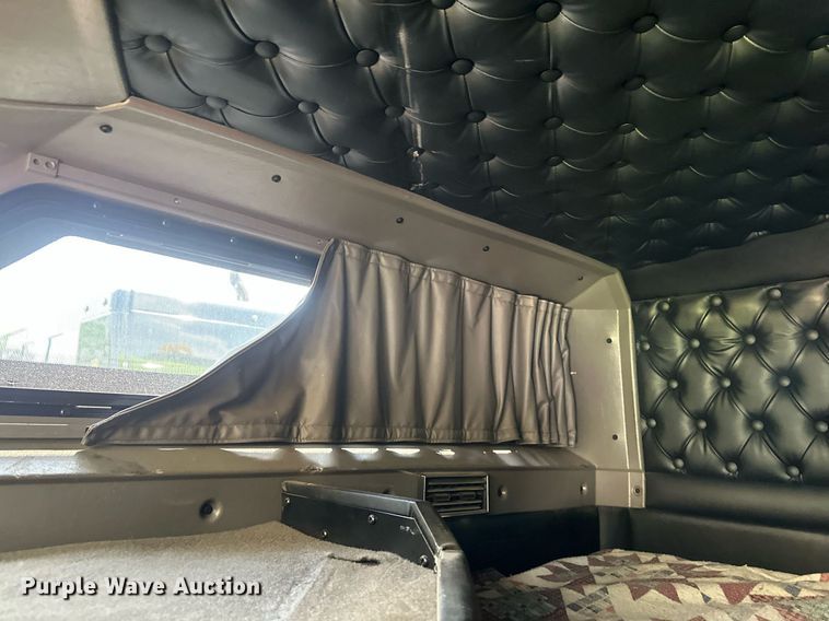 image for item YA0570 2018 Kenworth W900 semi truck