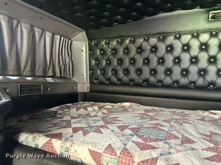 image for item YA0570 2018 Kenworth W900 semi truck