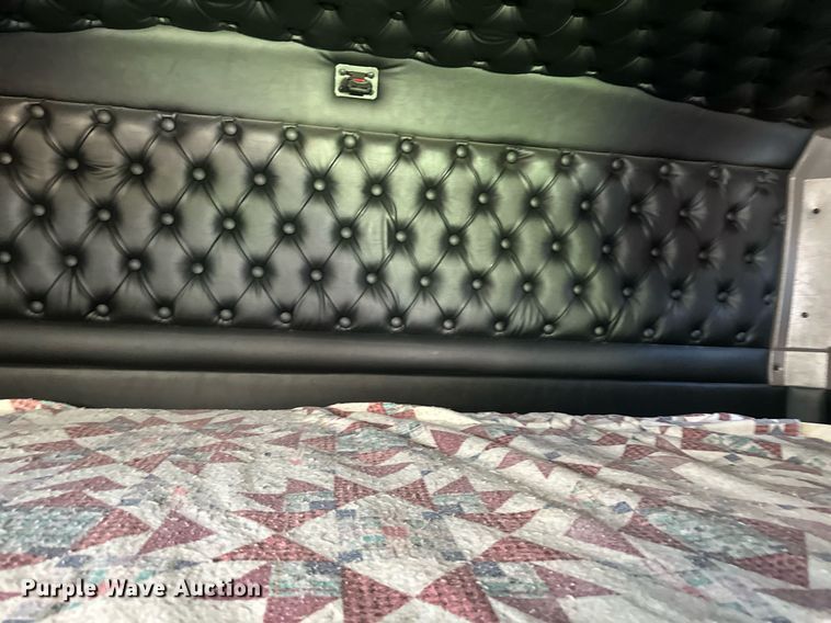 image for item YA0570 2018 Kenworth W900 semi truck