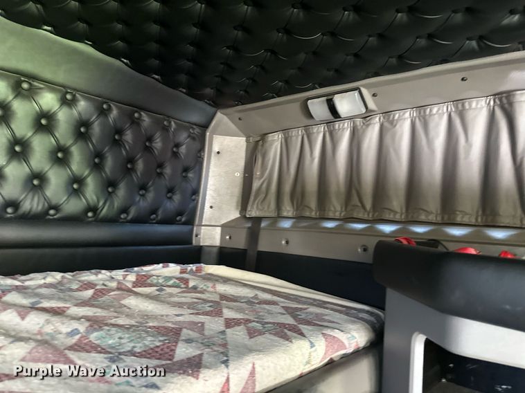 image for item YA0570 2018 Kenworth W900 semi truck