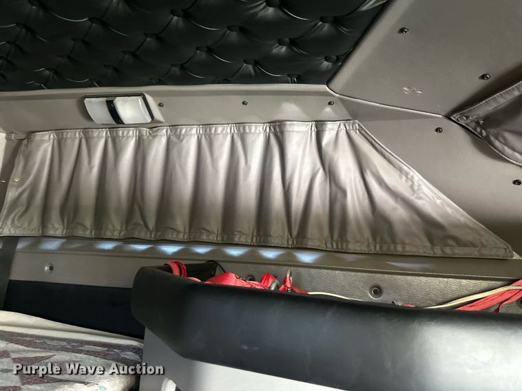 image for item YA0570 2018 Kenworth W900 semi truck