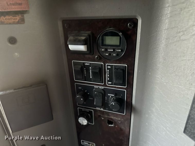 image for item YA0570 2018 Kenworth W900 semi truck