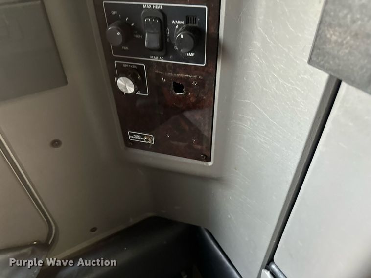 image for item YA0570 2018 Kenworth W900 semi truck