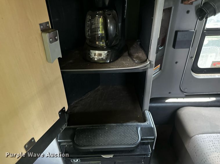 image for item YA0570 2018 Kenworth W900 semi truck