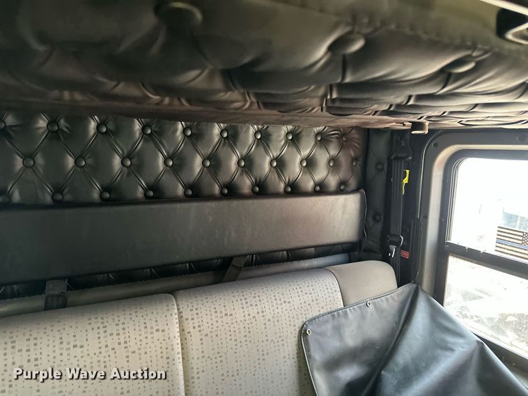 image for item YA0570 2018 Kenworth W900 semi truck