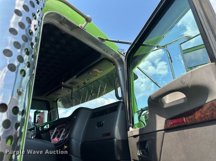 image for item YA0570 2018 Kenworth W900 semi truck