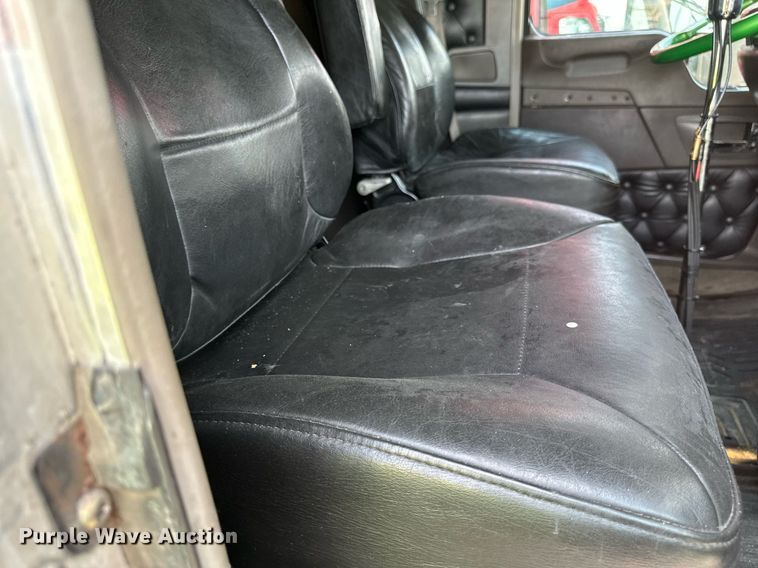 image for item YA0570 2018 Kenworth W900 semi truck