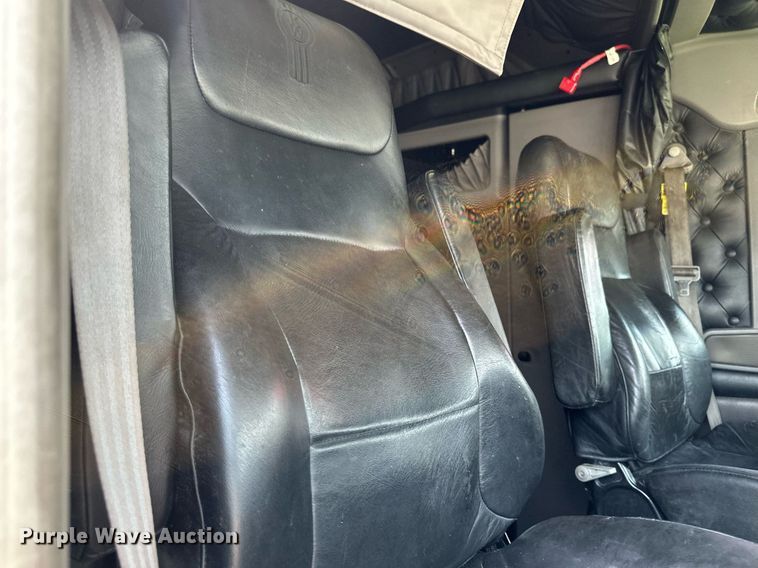 image for item YA0570 2018 Kenworth W900 semi truck