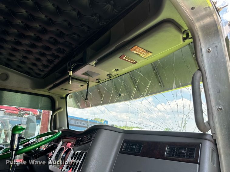 image for item YA0570 2018 Kenworth W900 semi truck