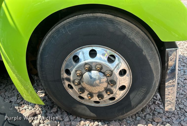 image for item YA0570 2018 Kenworth W900 semi truck