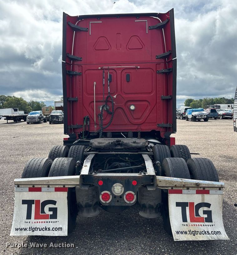 image for item YA0634 2019 Freightliner Cascadia 126 semi truck