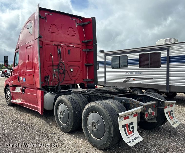 image for item YA0634 2019 Freightliner Cascadia 126 semi truck