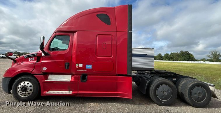 image for item YA0634 2019 Freightliner Cascadia 126 semi truck