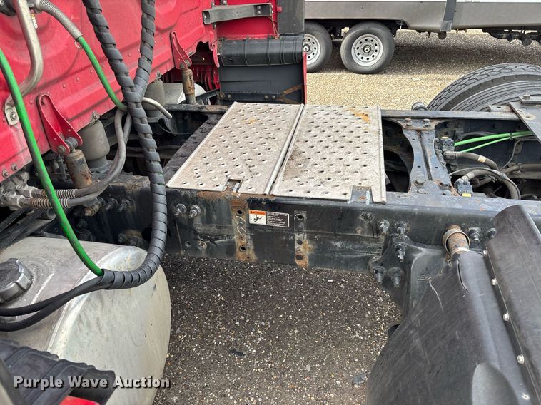 image for item YA0634 2019 Freightliner Cascadia 126 semi truck