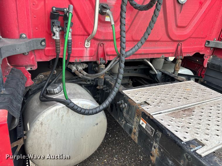 image for item YA0634 2019 Freightliner Cascadia 126 semi truck