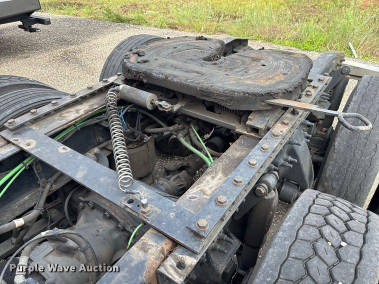 image for item YA0634 2019 Freightliner Cascadia 126 semi truck