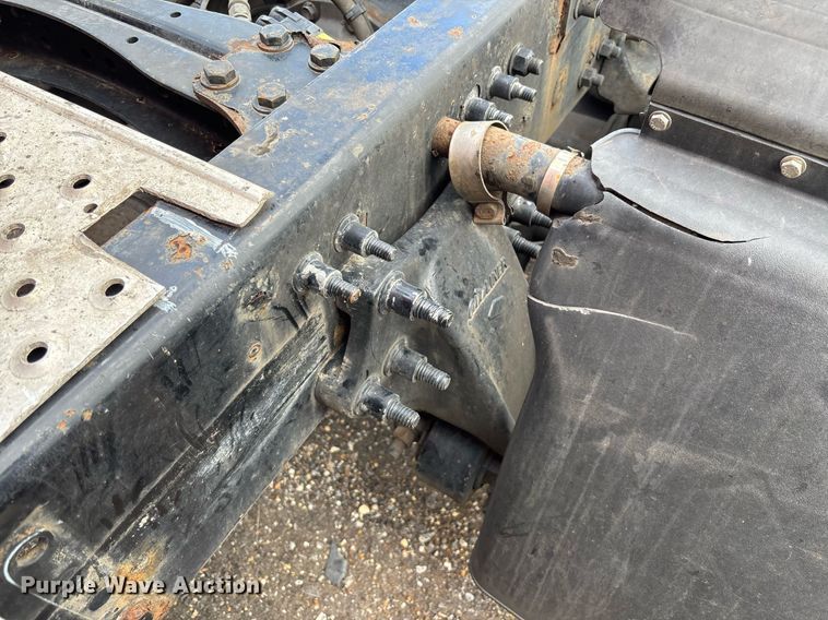 image for item YA0634 2019 Freightliner Cascadia 126 semi truck