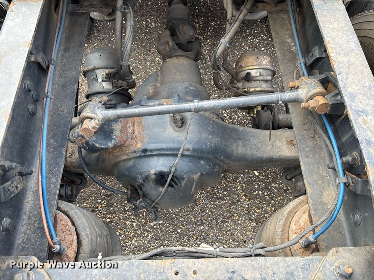 image for item YA0634 2019 Freightliner Cascadia 126 semi truck