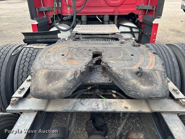 image for item YA0634 2019 Freightliner Cascadia 126 semi truck