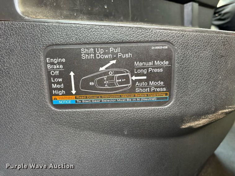 image for item YA0634 2019 Freightliner Cascadia 126 semi truck