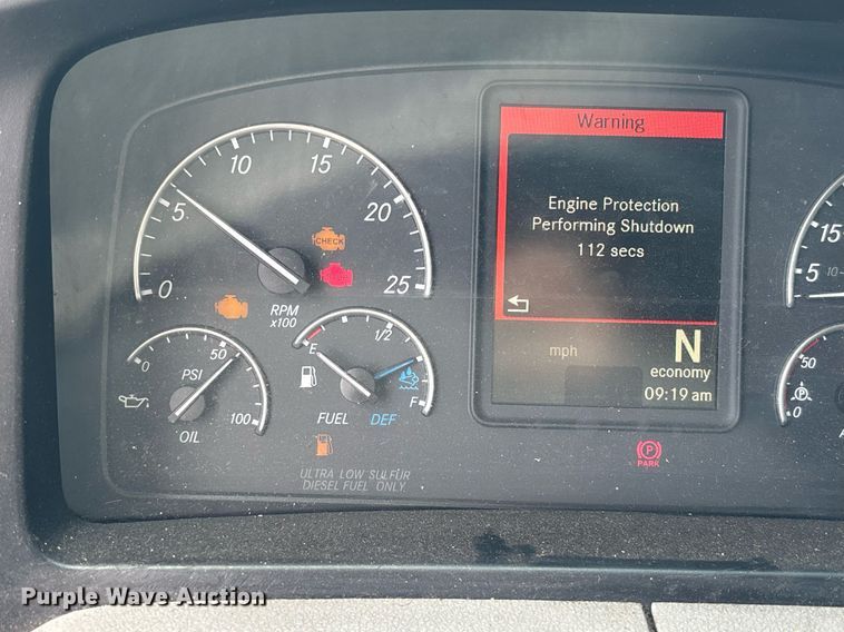 image for item YA0634 2019 Freightliner Cascadia 126 semi truck