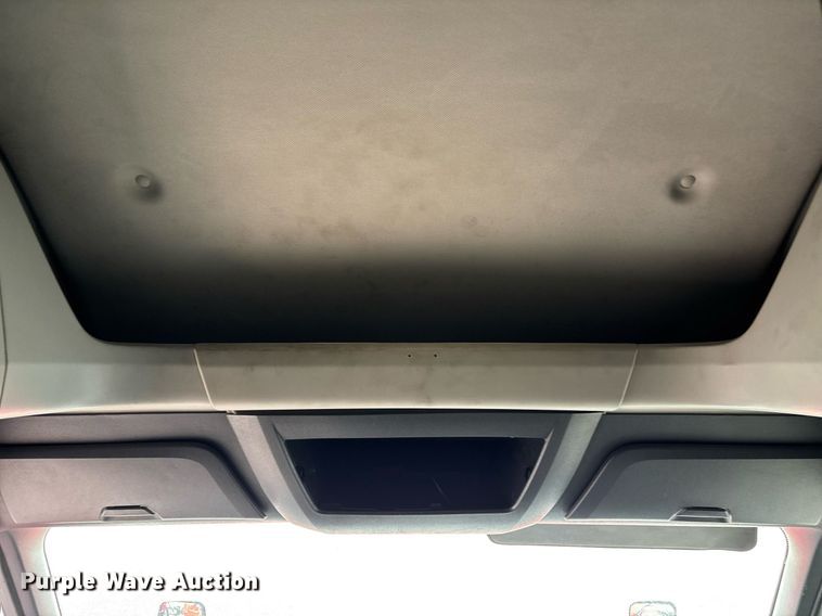 image for item YA0634 2019 Freightliner Cascadia 126 semi truck