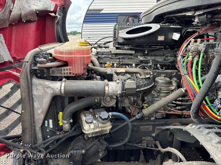 image for item YA0634 2019 Freightliner Cascadia 126 semi truck