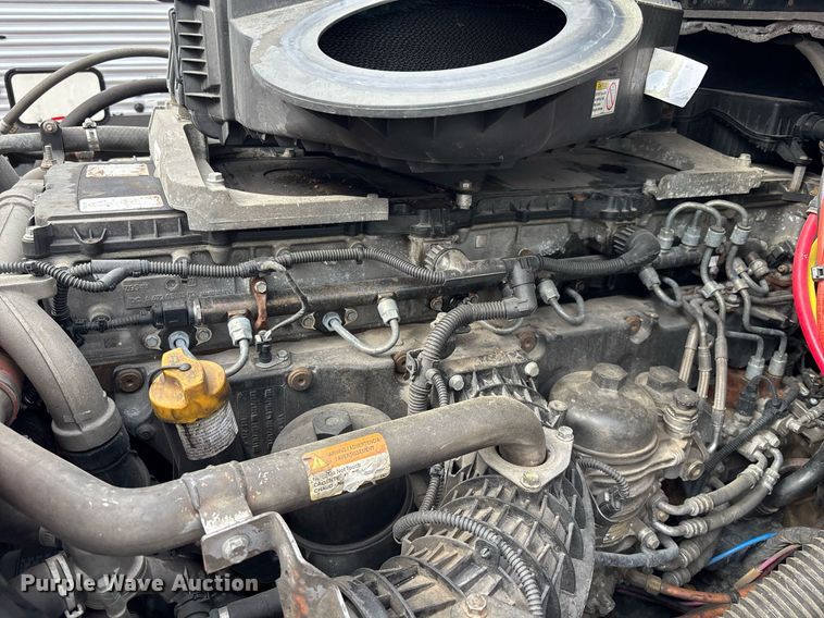 image for item YA0634 2019 Freightliner Cascadia 126 semi truck