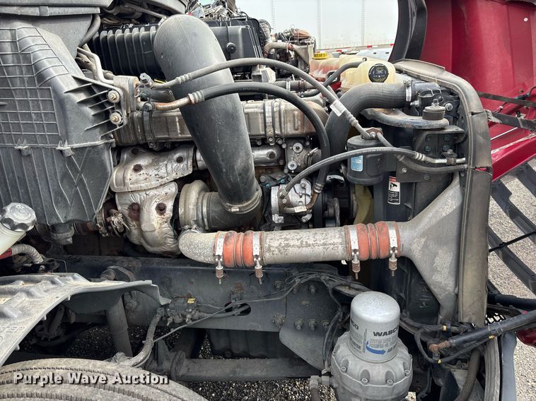 image for item YA0634 2019 Freightliner Cascadia 126 semi truck