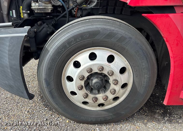 image for item YA0634 2019 Freightliner Cascadia 126 semi truck