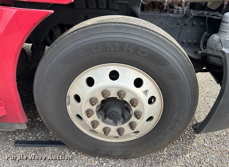 image for item YA0634 2019 Freightliner Cascadia 126 semi truck