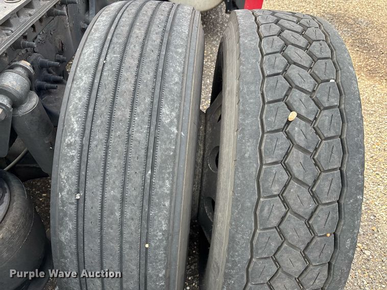 image for item YA0634 2019 Freightliner Cascadia 126 semi truck