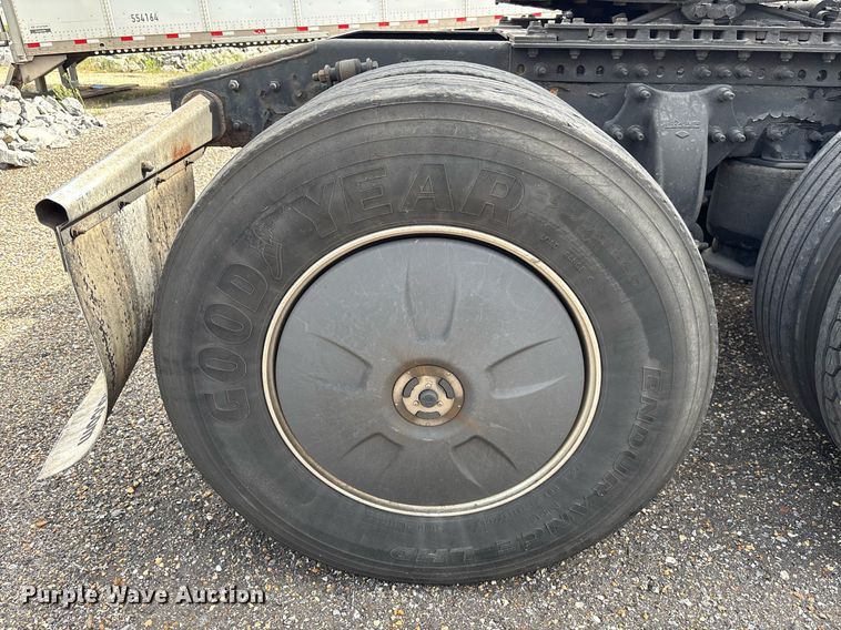 image for item YA0634 2019 Freightliner Cascadia 126 semi truck