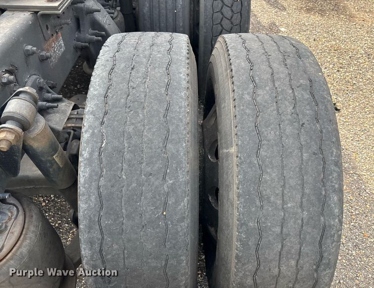 image for item YA0634 2019 Freightliner Cascadia 126 semi truck