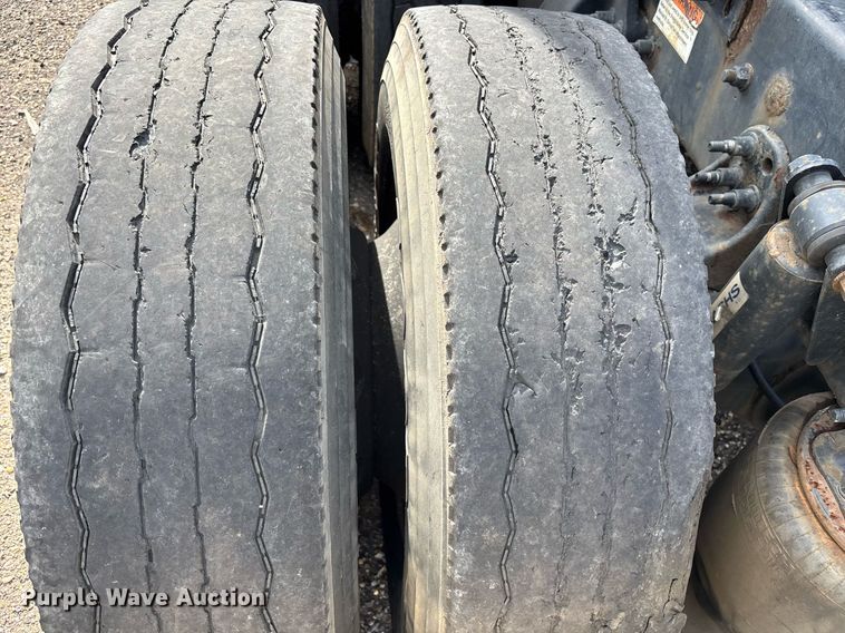 image for item YA0634 2019 Freightliner Cascadia 126 semi truck