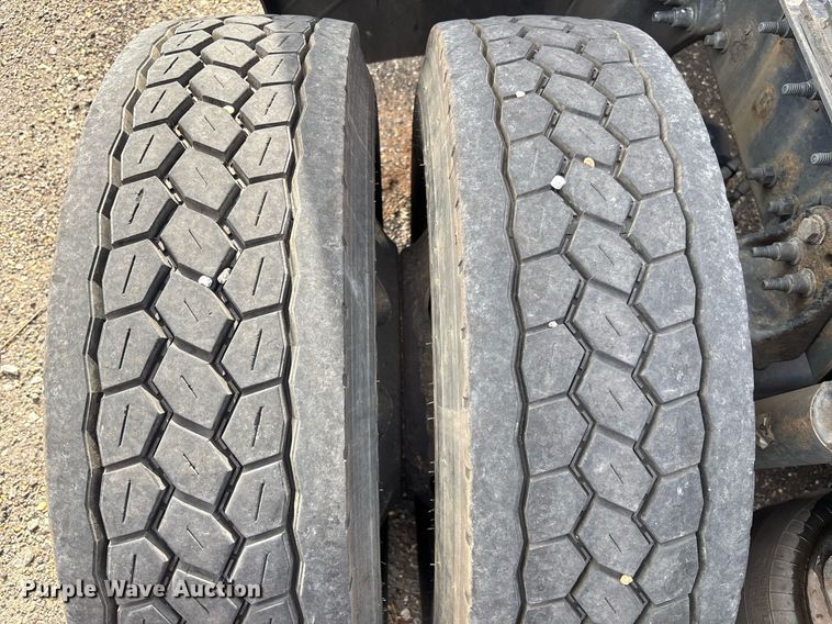 image for item YA0634 2019 Freightliner Cascadia 126 semi truck