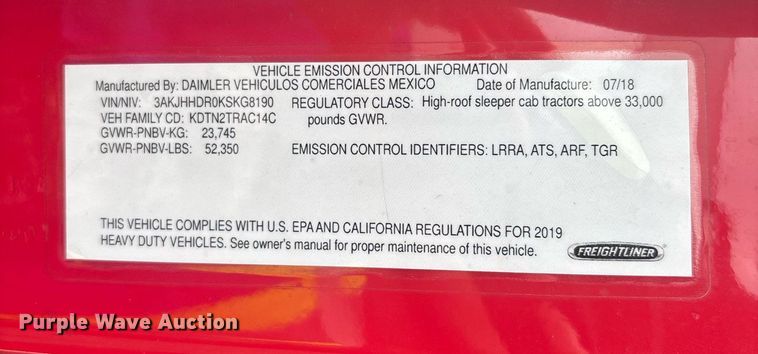 image for item YA0634 2019 Freightliner Cascadia 126 semi truck