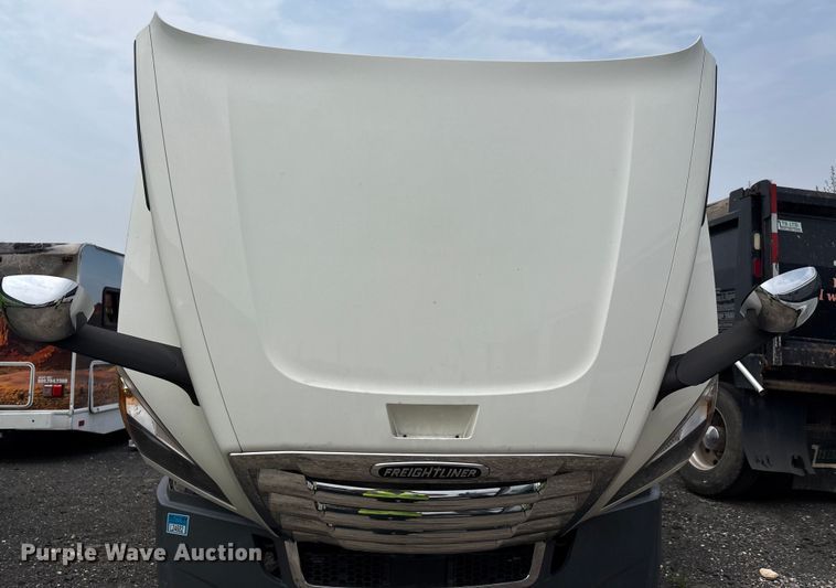 image for item YA0656 2020 Freightliner Cascadia semi truck