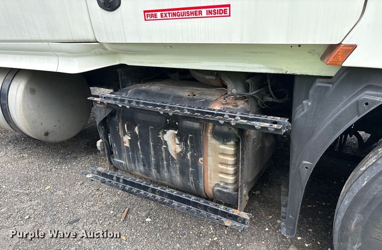 image for item YA0656 2020 Freightliner Cascadia semi truck