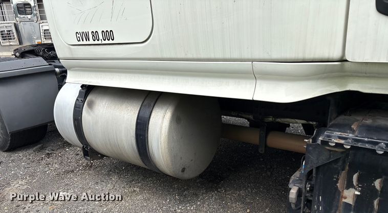 image for item YA0656 2020 Freightliner Cascadia semi truck