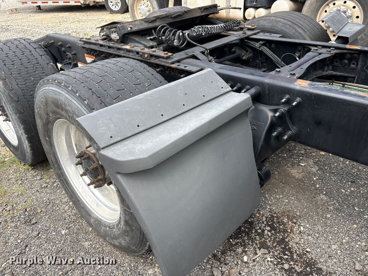 image for item YA0656 2020 Freightliner Cascadia semi truck