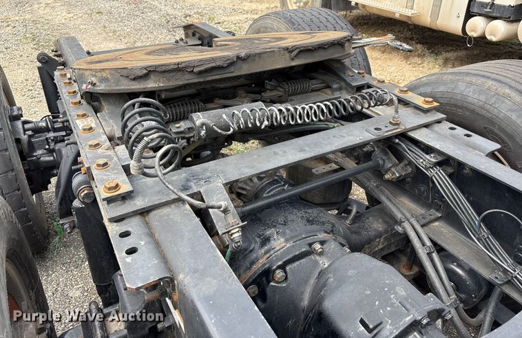 image for item YA0656 2020 Freightliner Cascadia semi truck