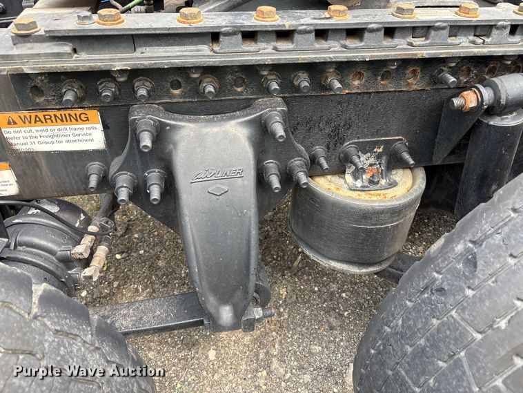 image for item YA0656 2020 Freightliner Cascadia semi truck